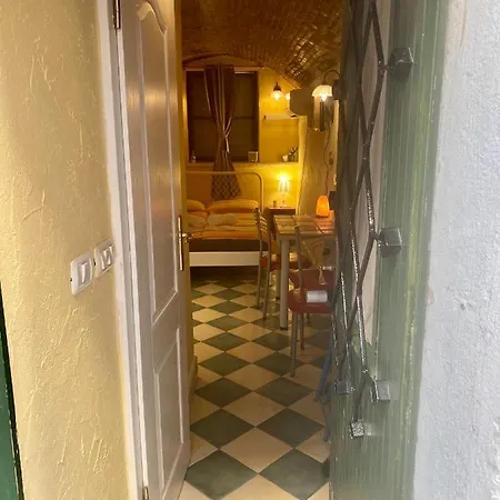 Cosy Little Love Nest In *