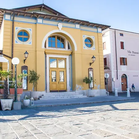 Cosy Little Love Nest In